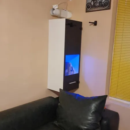 Lägenhet One Bedroom Wifi апартамент с една спалня,тераса *