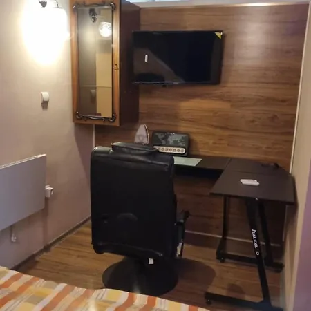 Lägenhet One Bedroom Wifi апартамент с една спалня,тераса